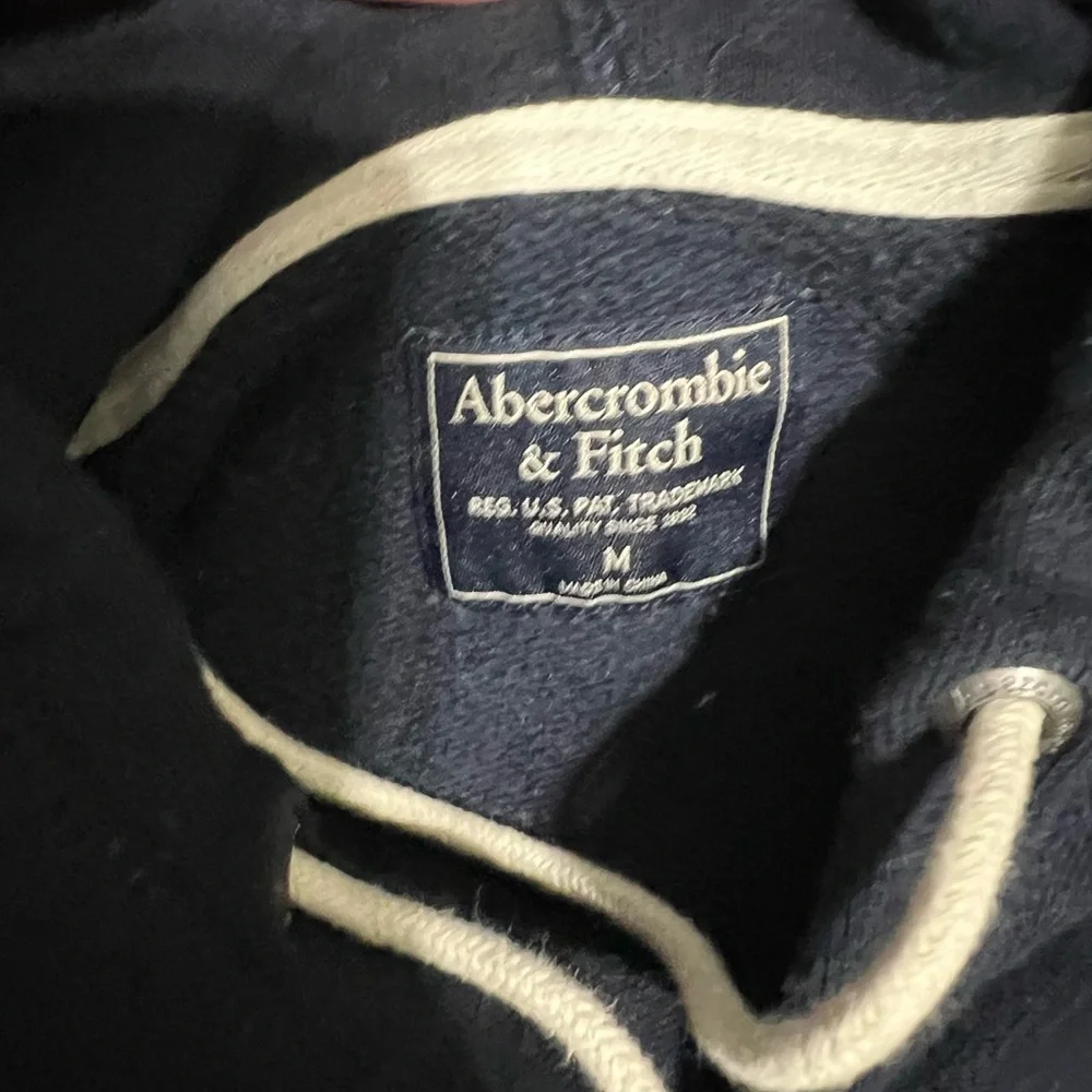 Abercrombie & Fitch Navy Blue Pullover Hoodie Men’s Medium Classic Logo - Picture 3 of 3